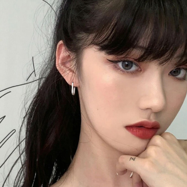 Square elegant fashionable earrings