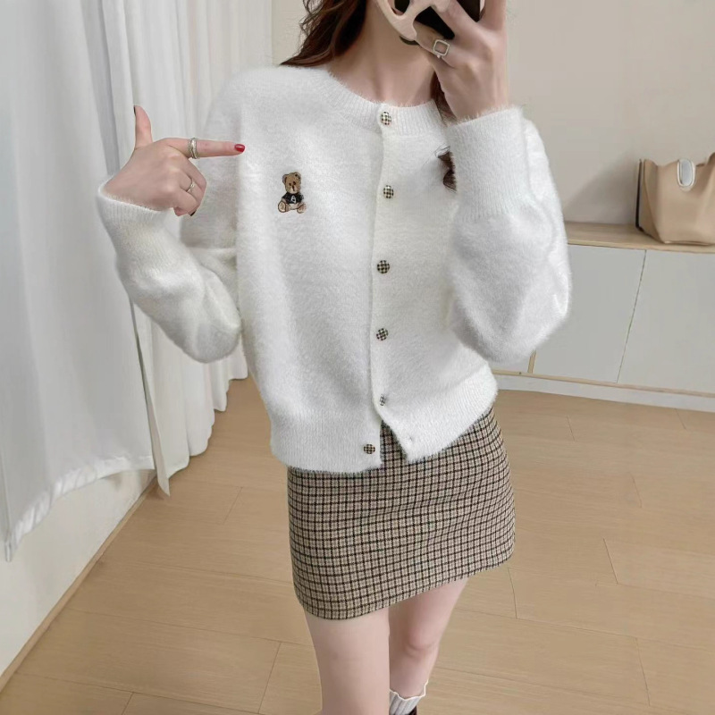 秋冬新款法式小香风针织外套可爱小熊刺绣圆领宽松软糯毛衣女开衫|undefined