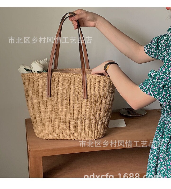 2023 New Style Straw Woven Bag Summer Simple Portable Woven Bag Shoulder Bag Holiday Beach Bag Small Square Bag Women's Bag