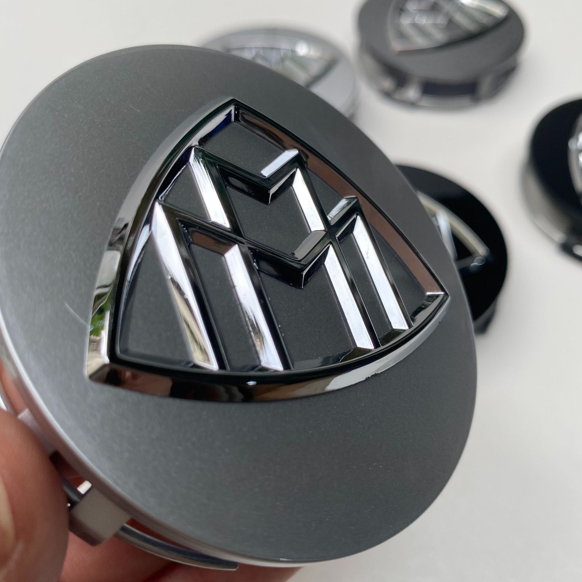 Suitable for Mercedes-Maybach Wheel Hub Caps W222S600Ls400L Electroplated Wheel Hub Modification Center Cap Logo Matte