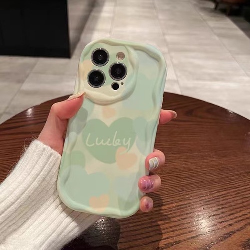 Apply the Full-Screen Lucky Heart design to Apple iPhone 14 Pro, 15 Pro Max, 13, 12, and 11/XS phone cases for a cute and youthful look.