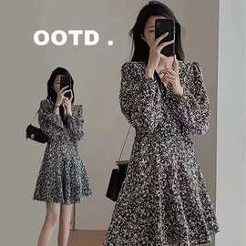 新款哺乳森系微胖显瘦穿搭复古网红黑色碎花连衣裙子