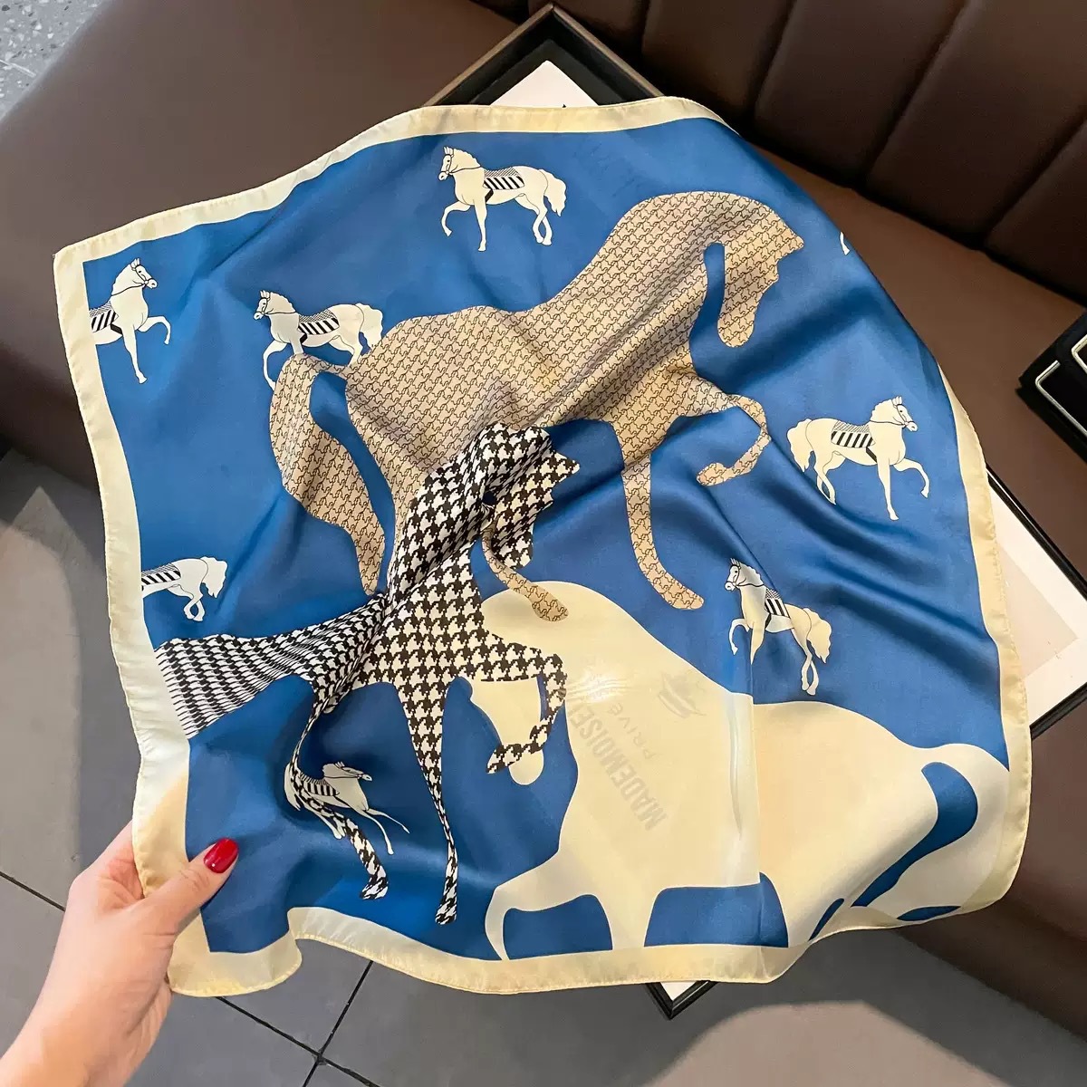 Damen Seidenschal Klein Mit Pferdemotiv Modisches Halstuch_voghion.com