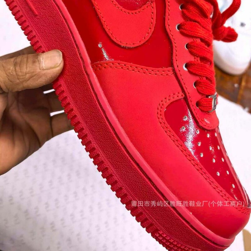 Putian shoe factory high-quality Air Force One foreign trade peach pink sneakers with patent leather floral design for couples