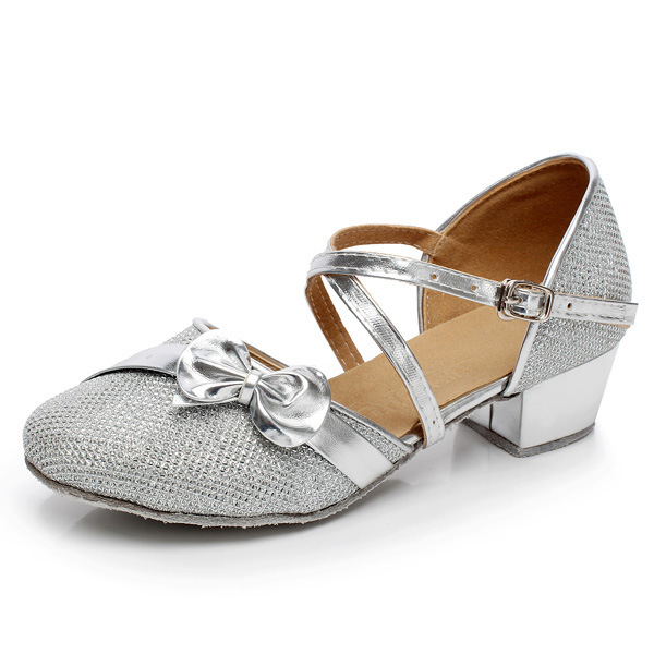 Nuevos zapatos de baile latino de niñas de fondo suave zapatos de baile moderno de tacón medio para niños zapatos de práctica mariposa nudo suela de goma al aire libre