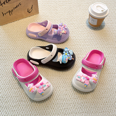 Детские мультяшные модные тапочки в стиле Crocs, нескользящие пляжные мюли, лето 2025 года, подходят для носки на улице, закрытый носок