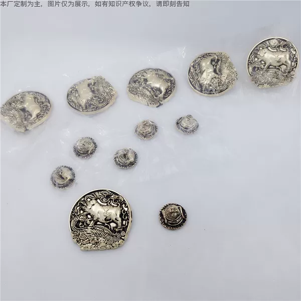 Gift Box with Animal Inscriptions, Stereo Pig Head Mark, Oiled and Aged, Antique Bronze Texture, Antique Charm