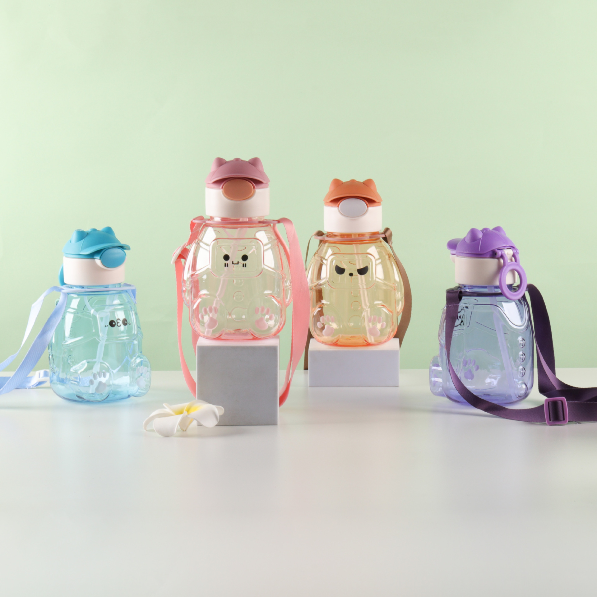 Taza de plástico con forma de robot – Diseño lindo con pajita y correa – Para niños y niñas