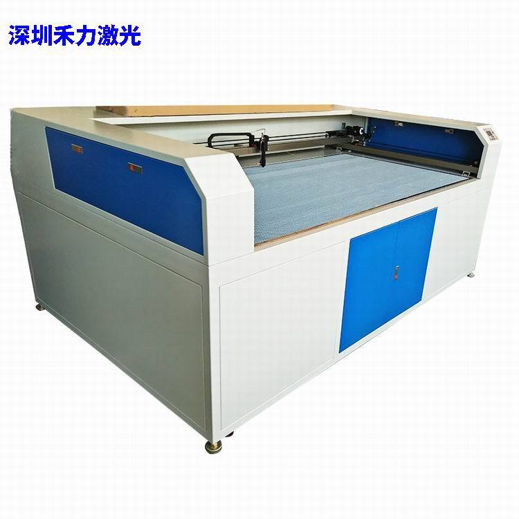 2025激光切割双拼无尘手套 PVC防护手套 手套激光裁剪机