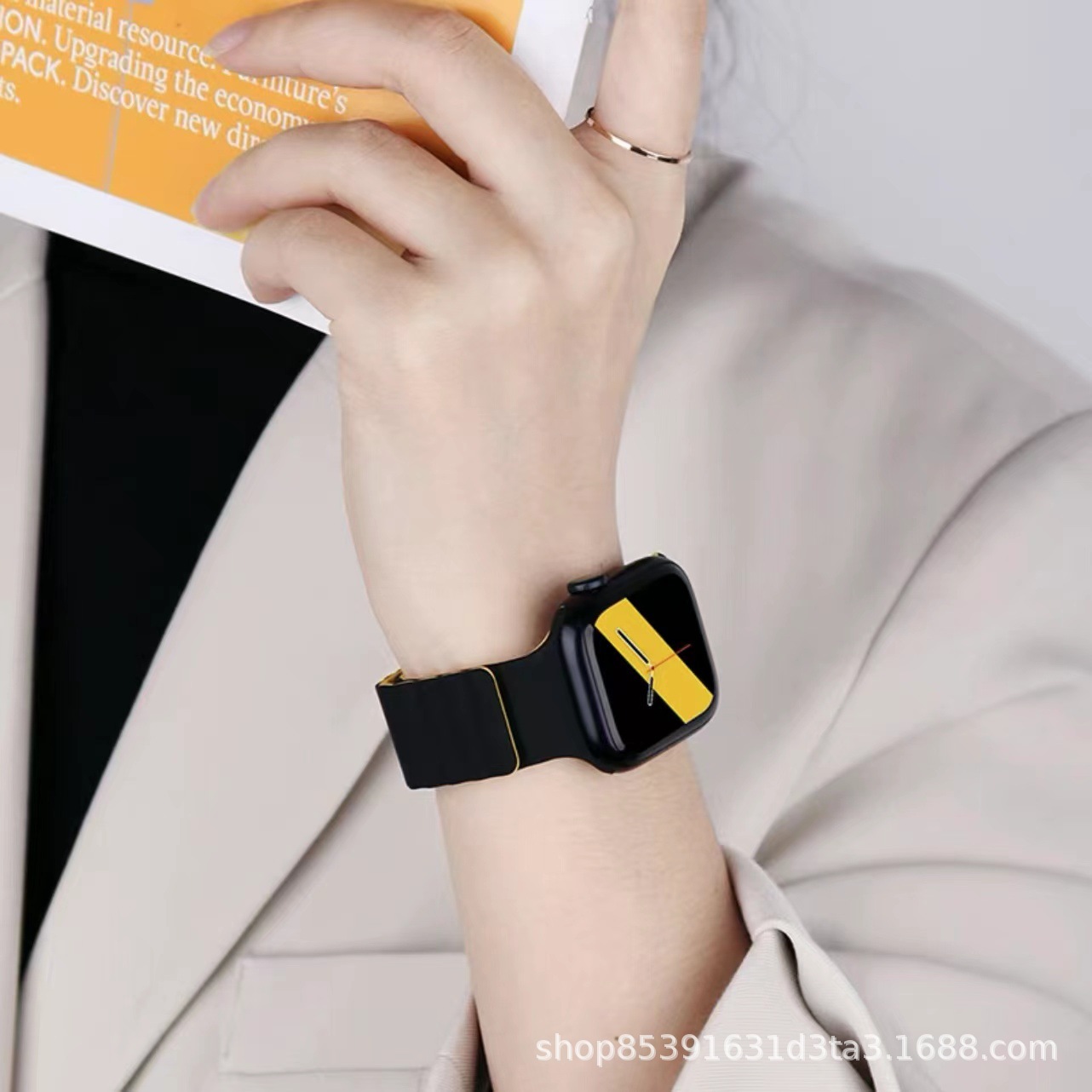 Correa de reloj de silicona bicolor adecuada para Apple iwatchs11, correa de reloj inteligente s10ultra con hebilla magnética