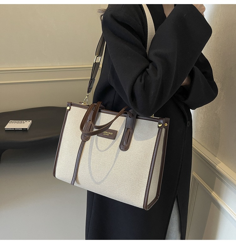 A new 2024 popular and versatile crossbody bag for women's commuting, a stylish tote bag undefined