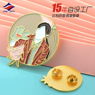 龙之宇15年定制定做人物金属烤漆胸针供应商订制动漫偶像徽章制作