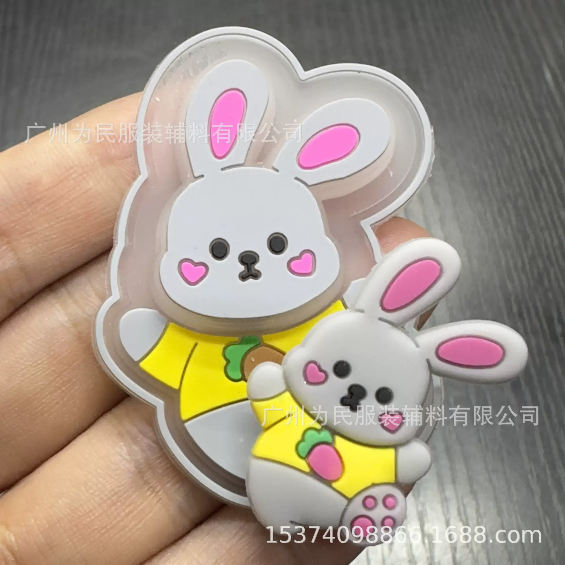 2025跨境爆品服饰配件萌系拉布布转转乐滴塑橡胶防水灯壳个性旋转