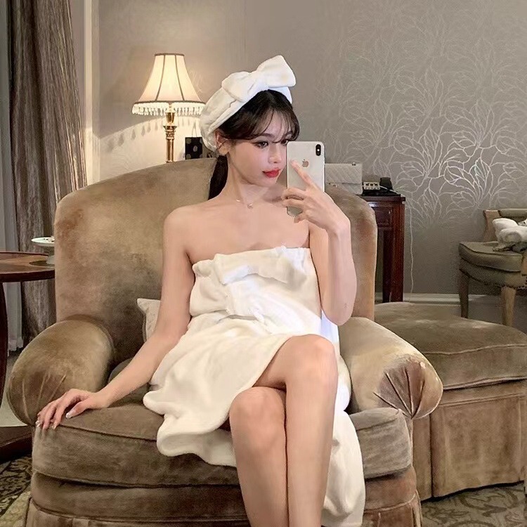 Coral Velvet Bath Towel and Bath Skirt Four-Piece Set for Women, Non-Pure Cotton Absorbent Towel, Quick-Drying Adult Strapless Bathrobe, Princess Style