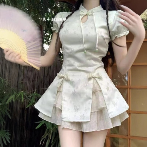 Modern Chinese Retro Petite Size National Style Design Improved Cheongsam Dress with Buttoned Bubble Sleeve Skirt Set