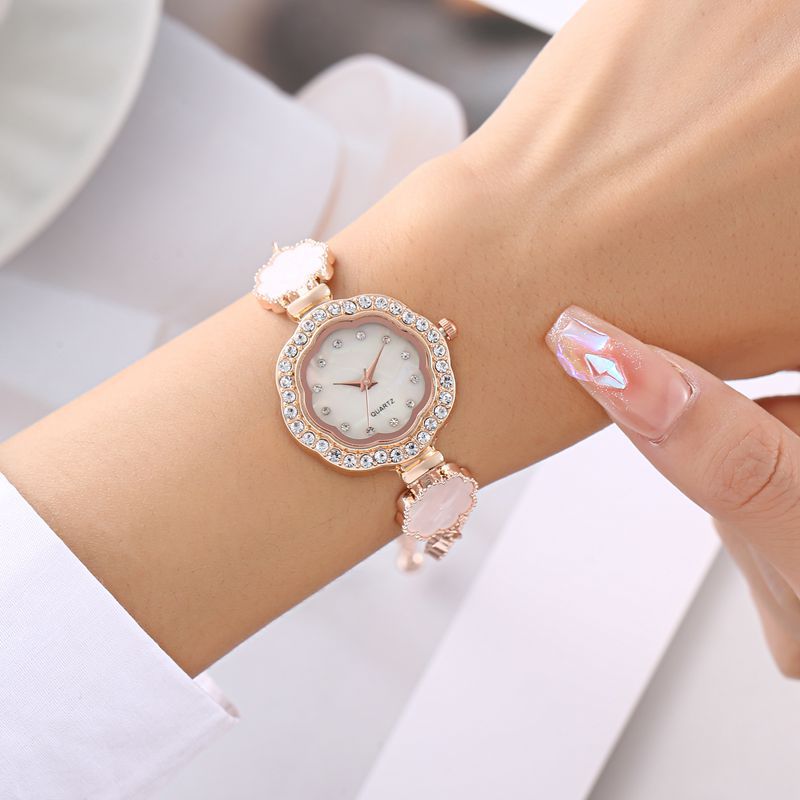 Reloj estudiante femenina transfronteriza Girasol Diamante ins estilo universitario elegante pequeño dial decoración pulsera perezosa