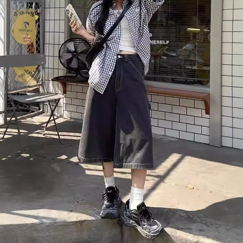 Stylish American Retro Washed Distressed Wide Leg Denim Shorts with a High Street Workwear Design, Loose and Slimming, Seven-Eighth Length