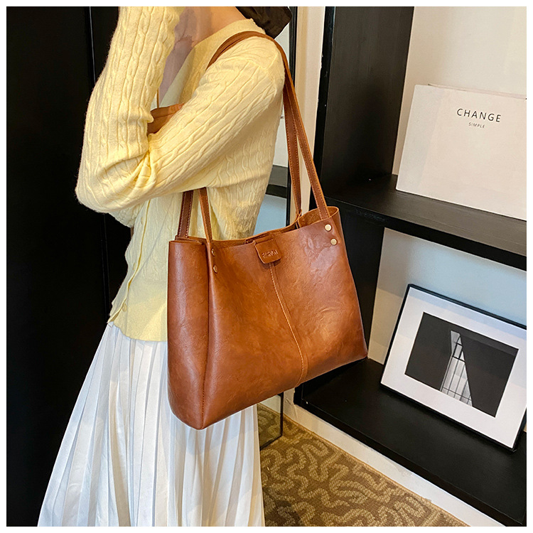 The new 2024 autumn collection features a retro, simple, large-capacity, solid-color, fashionable and individual single-shoulder underarm tote women's bag undefined