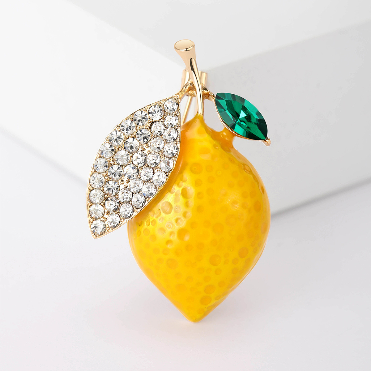 New Small Fresh Lemon Brooch Accessories Enamel Oil Dripping Fruit Pin Simple Versatile Corsage for Men and Women