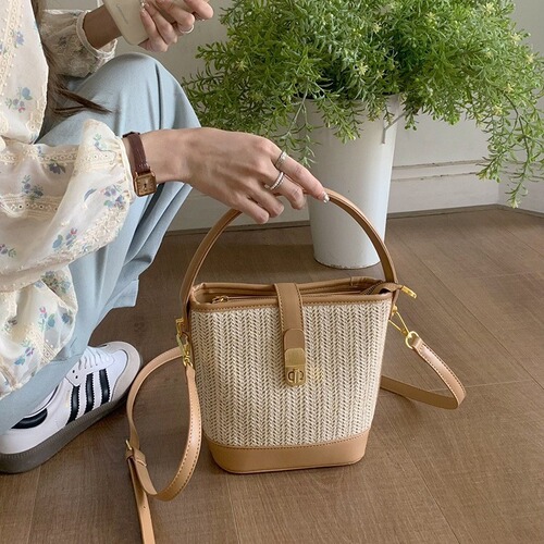 Woven straw bag for women 2024 new high-end seaside rattan portable straw bag crossbody bag super popular bucket bag