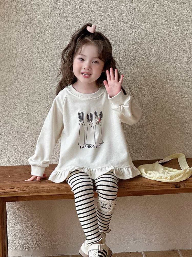女の子トレーナー秋服2025新しい子供韓国風洋風服スーツ女の赤ちゃん春秋長袖トップス