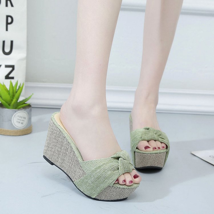 Fashionable sandals wedge heel heels