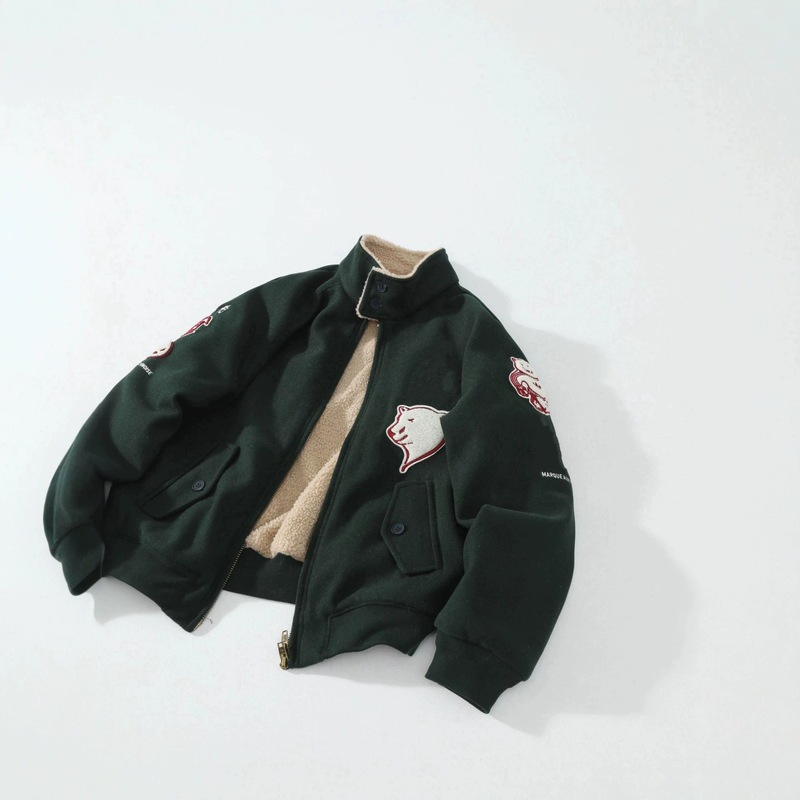 Wholesale Clo collaboration, preppy style, sherpa-lined polar bear and coin embroidery, loose-fit couple's jacket Wholesale Clo collaboration, preppy style, sherpa-lined polar bear and coin embroidery, loose-fit couple's jacket