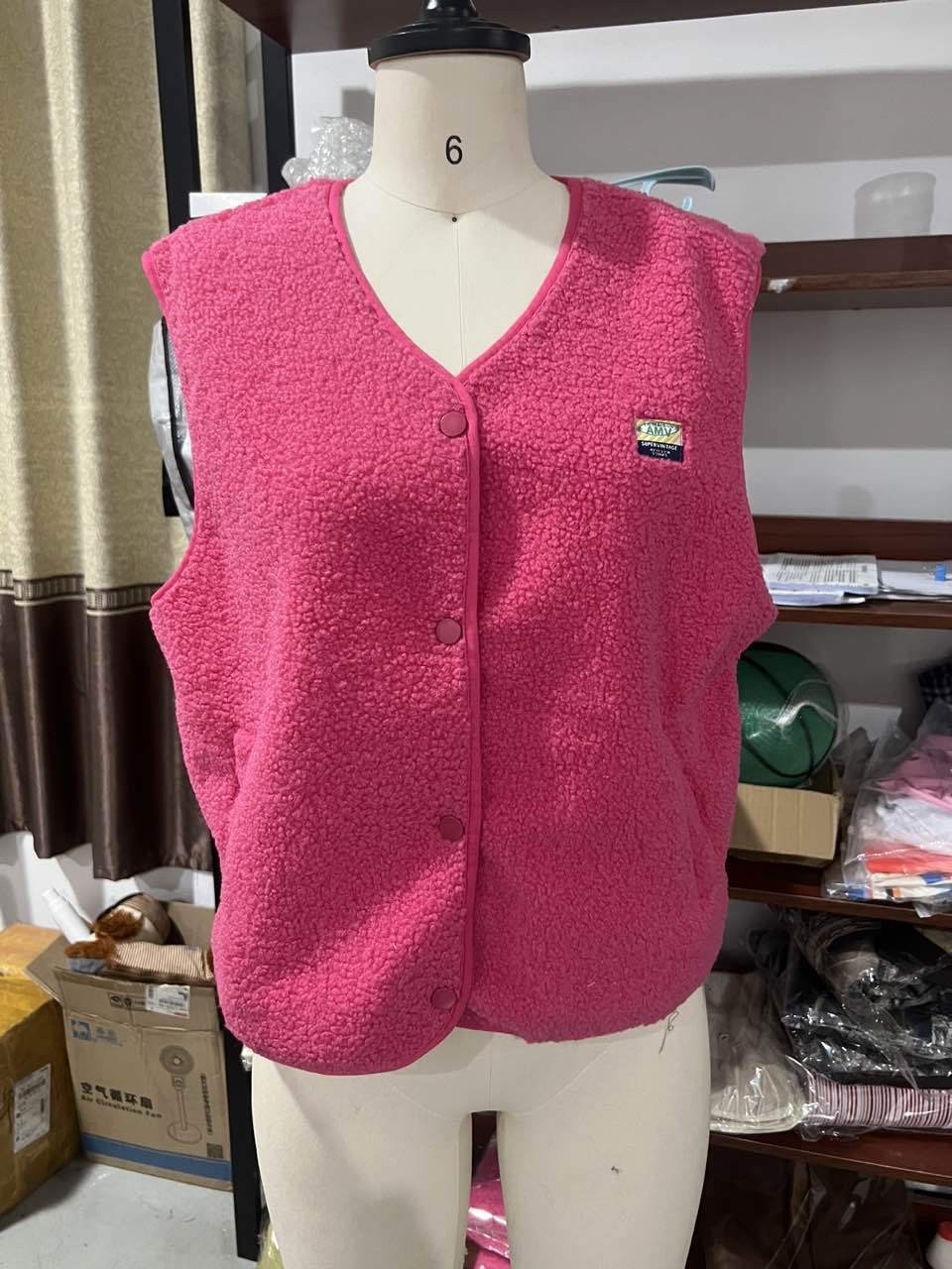 민소매 퍼 숏조끼 - 로즈레드