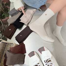 2025秋冬新款欧货袜子女贝壳扣字母潮袜纯色简约百搭堆堆棉中筒袜