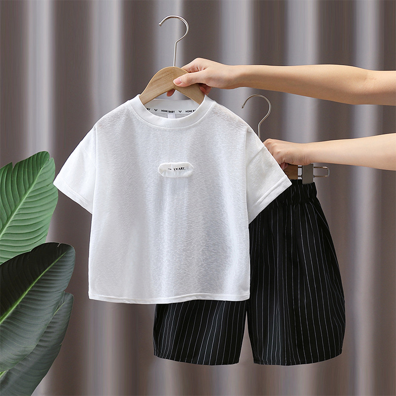 7365 Traje de verano para niños Niños 2025 Nueva camiseta de manga corta ligera y transpirable Pantalones a rayas de verano Conjunto de dos piezas 4