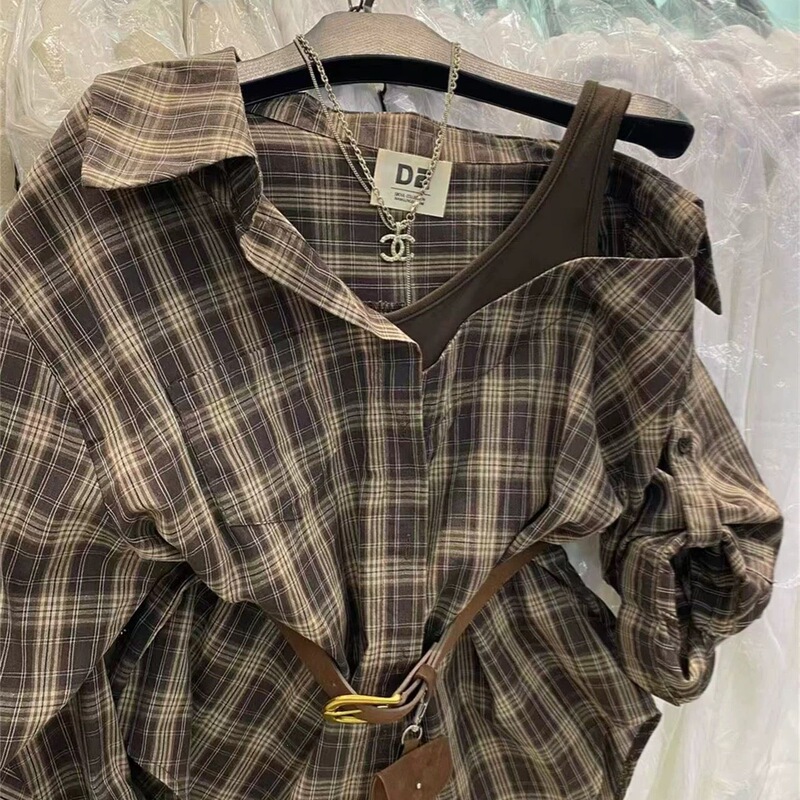 Autumn Korean-style original design cotton loose plaid faux two-piece shirt, shipped daily, available in coffee color and navy blue Autumn Korean-style original design cotton loose plaid faux two-piece shirt, shipped daily, available in coffee color and navy blue