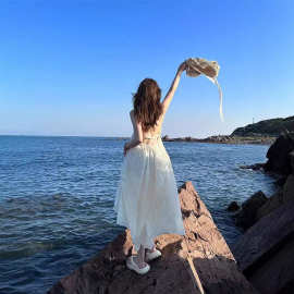 跨境海边度假连衣裙女夏季三亚旅游穿搭拍照吊带裙海滩露背沙滩裙