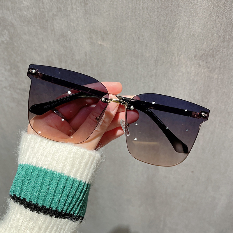 Capacious sunglasses