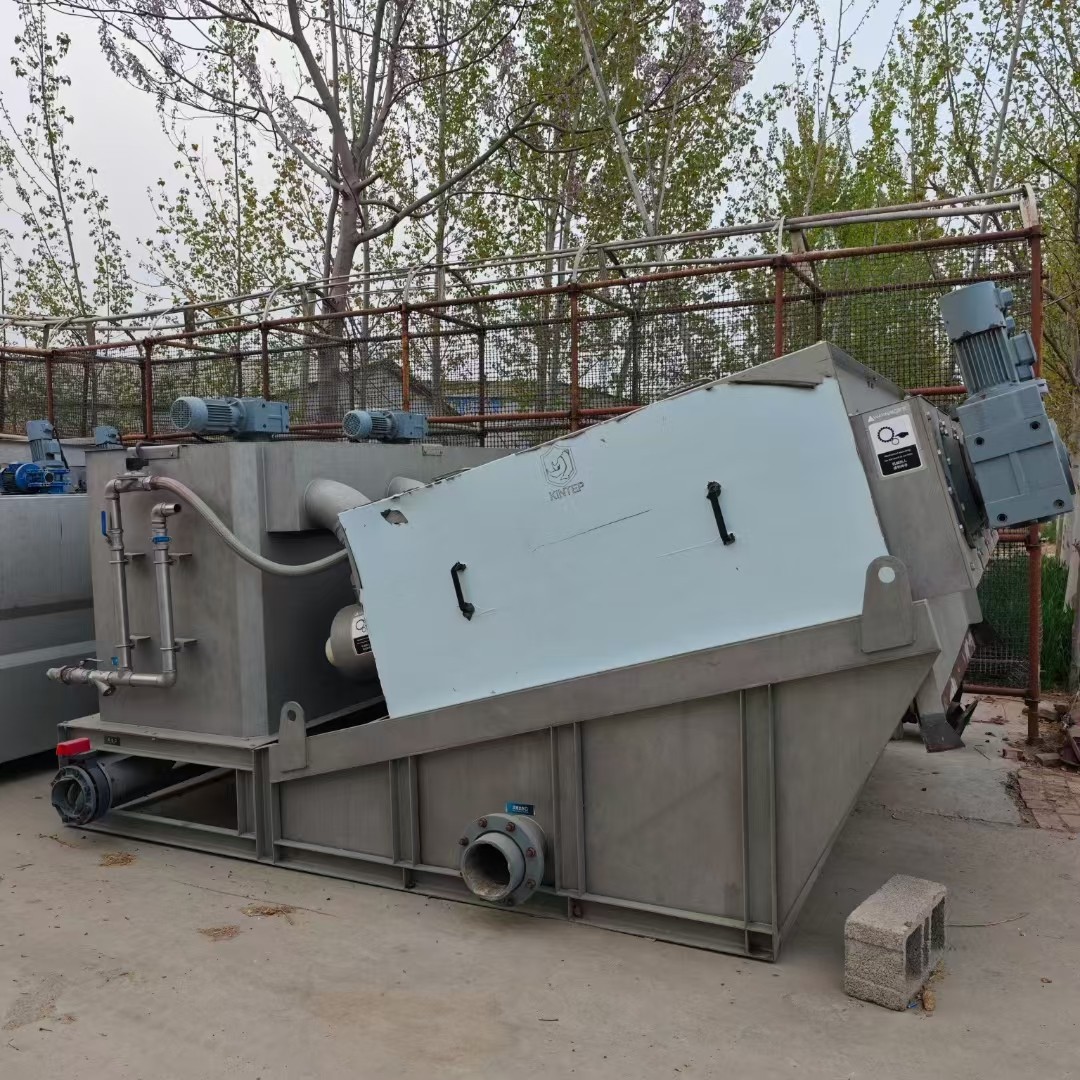 404叠螺式污泥脱水机，19年机器，电柜四变频，整机304?