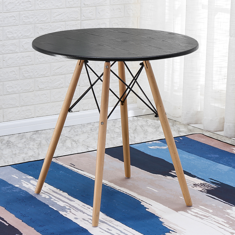 Negociación nórdica, recepción, combinación de mesas y sillas, balcón doméstico simple, mesa redonda pequeña de madera maciza, silla de tienda de té con leche de café