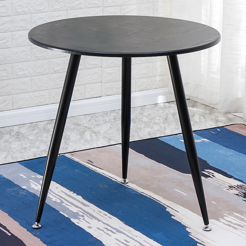 Negociación nórdica, recepción, combinación de mesas y sillas, balcón doméstico simple, mesa redonda pequeña de madera maciza, silla de tienda de té con leche de café