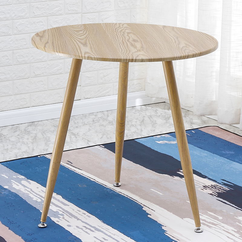 Negociación nórdica, recepción, combinación de mesas y sillas, balcón doméstico simple, mesa redonda pequeña de madera maciza, silla de tienda de té con leche de café