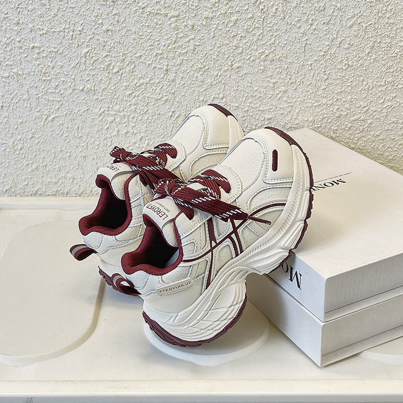 Zapatos de papá para niños con suela suave zapatos deportivos para niños 2026 primavera nuevos zapatos casuales para niñas tendencia de zapatos de carrera para niños grandes