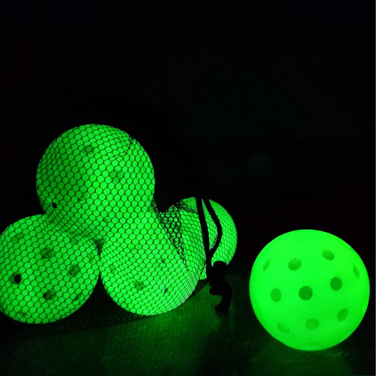 LED luminous pickleball TPE green 40-hole 74mm outdoor electronic glow-in-the-dark perforated ball, molded in one piece, wholesale