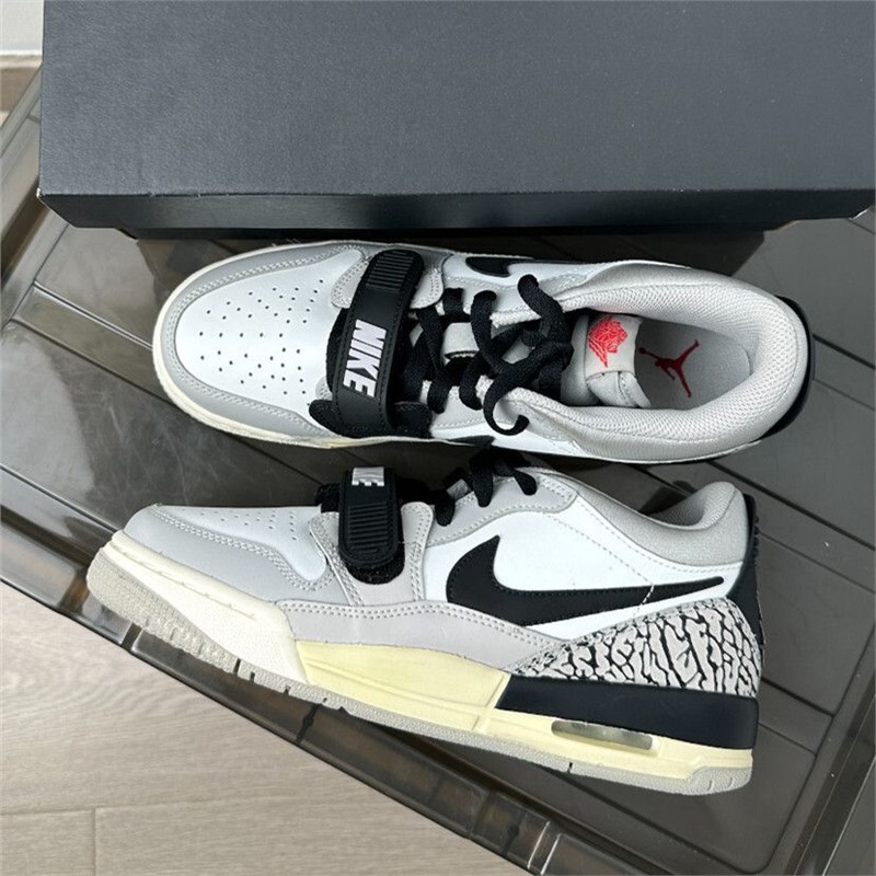 Genuine Leather Putian Pure Original Aj312 Low-Top Basketball Shoes for Men and Women, White and Red Chicago Sports Air-Cushioned Sneakers Genuine Leather Putian Pure Original Aj312 Low-Top Basketball Shoes for Men and Women, White and Red Chicago Sports Air-Cushioned Sneakers