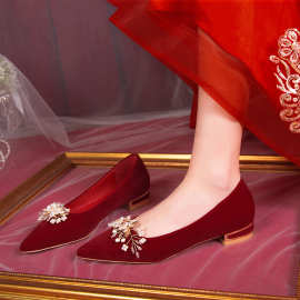 珍珠婚鞋感新娘鞋2024年春新款粗跟不累脚红色孕妇时尚时装单鞋