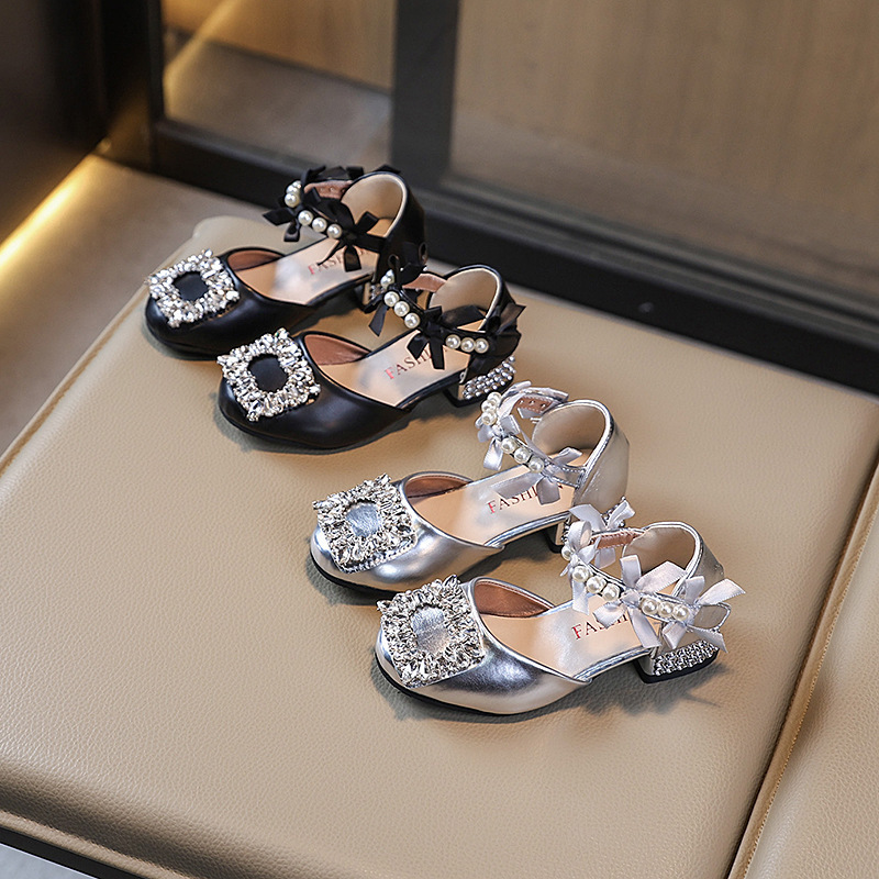 Children's Sandals 2025 Summer New Style Girls' High Heels Soft Sole Rhinestone Fashion Little Girls Princess Leather Shoes Children's Sandals 2025 Summer New Style Girls' High Heels Soft Sole Rhinestone Fashion Little Girls Princess Leather Shoes