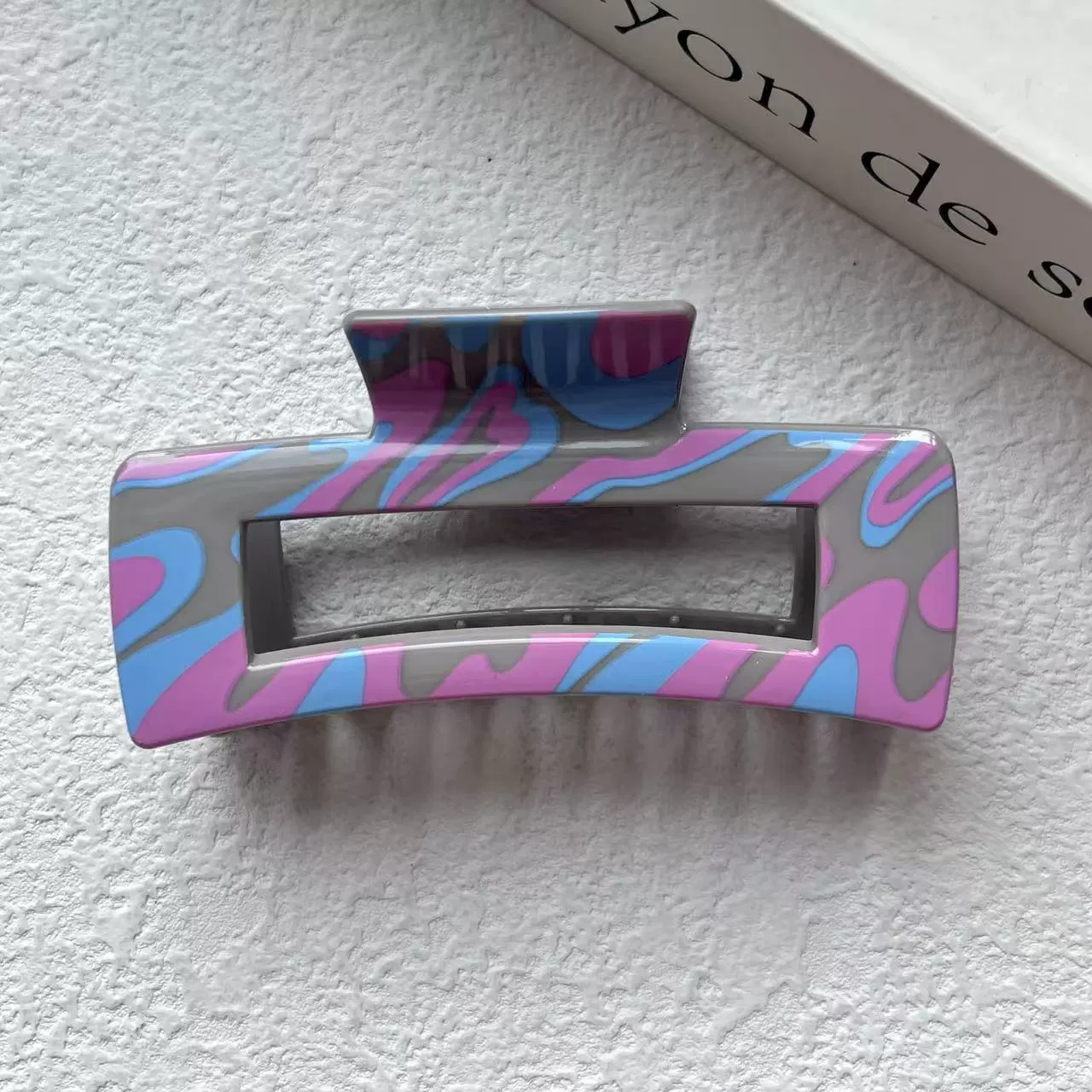 Краб‑заколка с ромашками, квадратный «шарк», 10,5×5×4,5 см, лёгкая