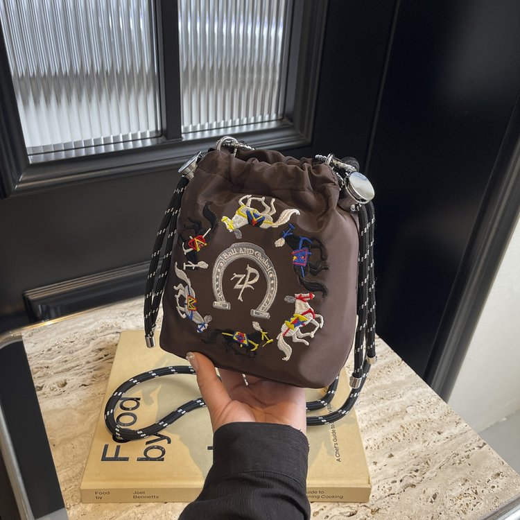 Te traemos nuevas tendencias, bolsos de moda