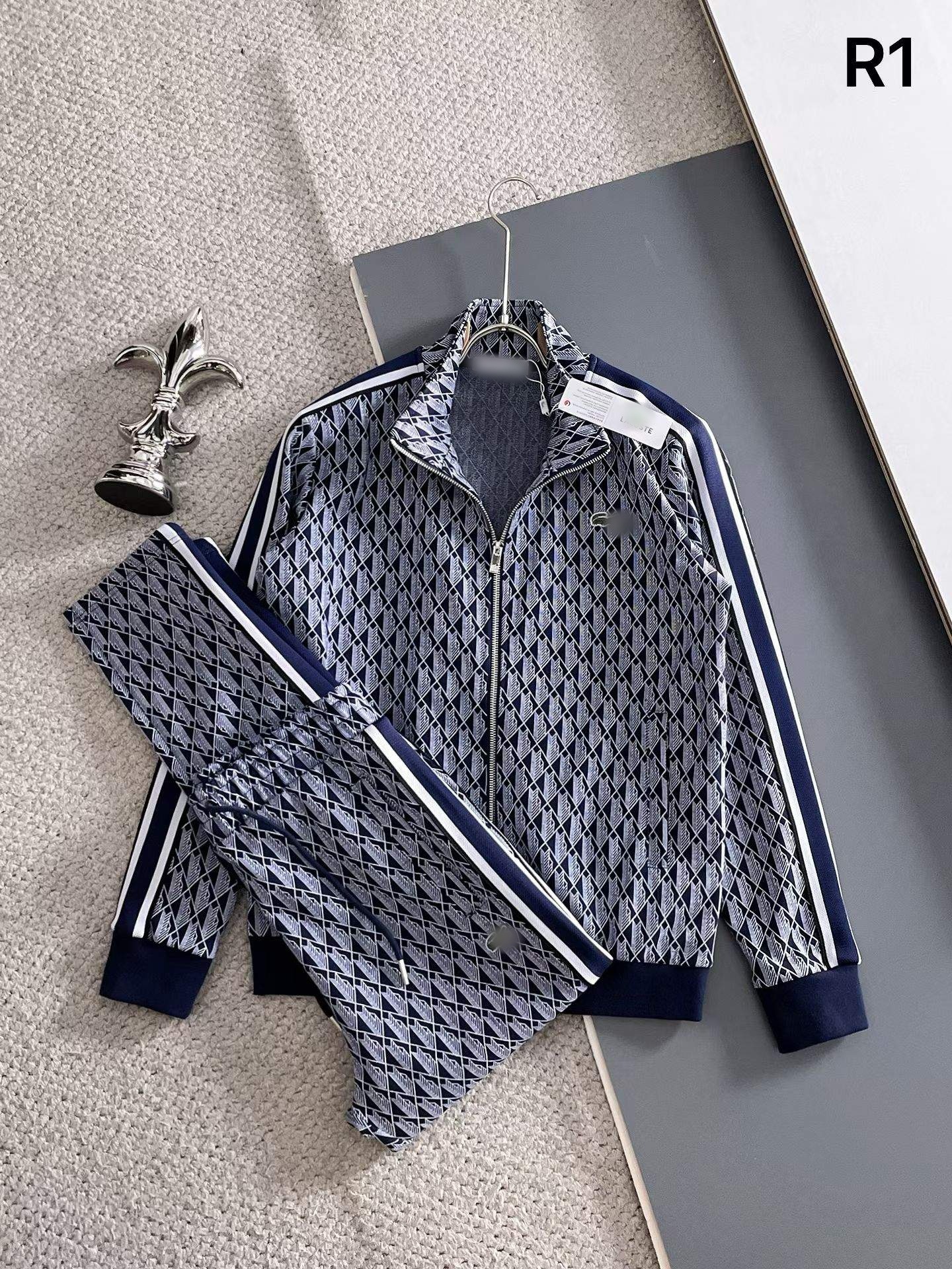 Navy blue / M