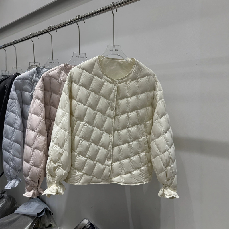 2026 Fall/Winter New Lightweight Down Jacket for Women, Short Style, Diamond Pattern, Round Neck, Puff Sleeves, 90% White Duck Down, Warm Coat