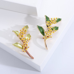 Cross-border best-selling fashionable minimalist oil August osmanthus brooch, a two-in-one necklace pendant accessory