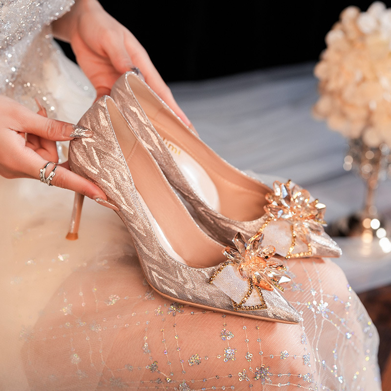 Silver glitt New Cinderella wedding shoes stiletto heel pointed shallow mouth European and American Crystal bridal shoes bridesmaid high heels Silver glitt New Cinderella wedding shoes stiletto heel pointed shallow mouth European and American Crystal bridal shoes bridesmaid high heels