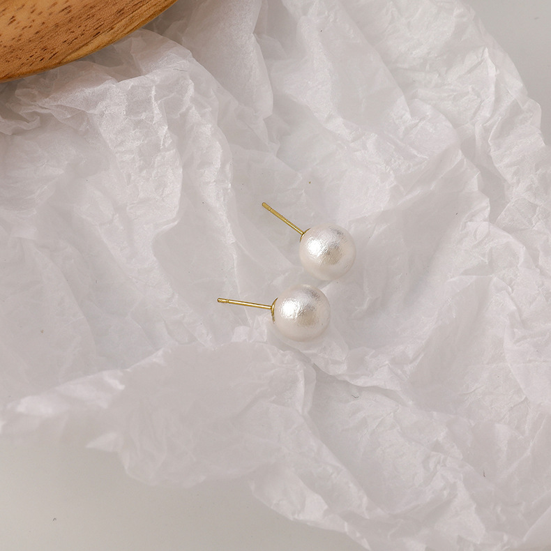 Simple White Pearl Alloy Earrings Wholesale display picture 7