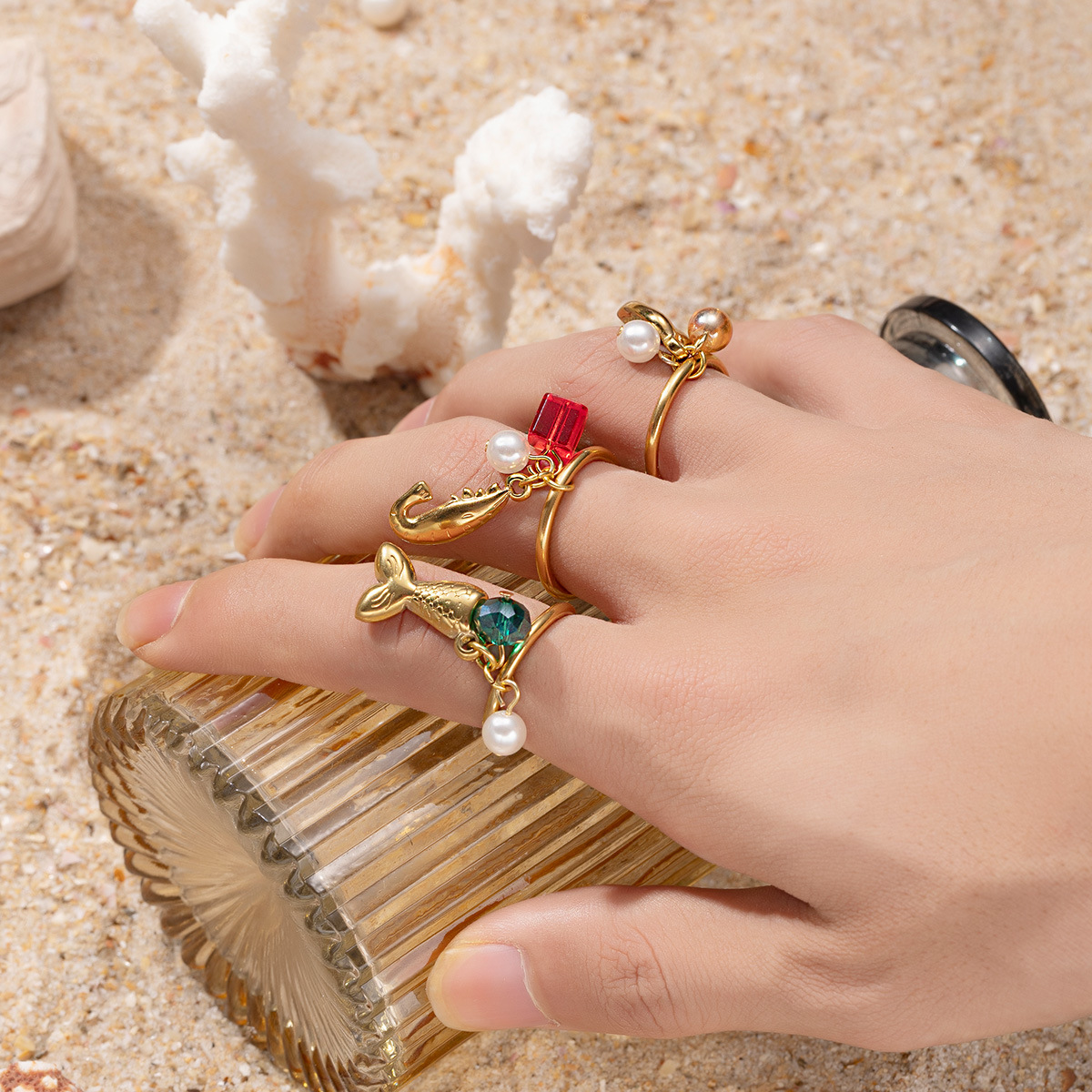 Anillo de acero inoxidable europeo y americano de Tena, lujo ligero, sentido de alta gama, estilo de playa marina, anillo de acero de titanio, diseño de nicho femenino